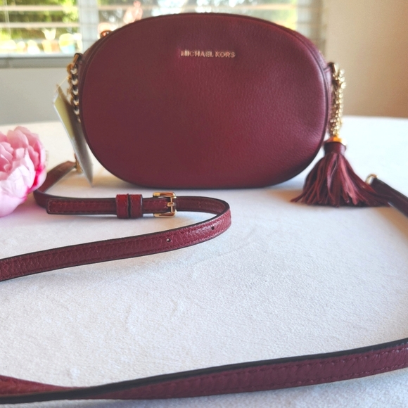 MK Michael Kors Ginny Medium Messenger Red - Picture 3 of 16